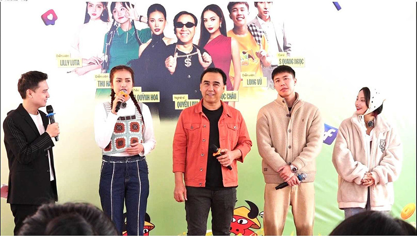 "Về quê làm giàu" đổ bộ Vân Đồn: Nghệ sĩ chung tay livestream đặc sản địa phương
